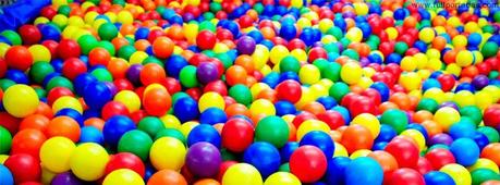 Buscando pelotas para piscina