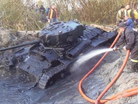 Rescatado un tanque británico en Polonia