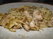Fideos pollo salsa soja.