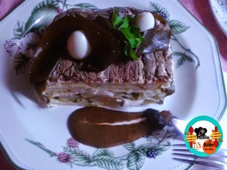 Pastel de anchoas y algas con ajo negro