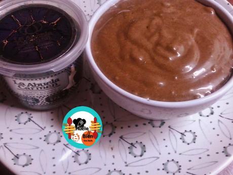 Pastel de anchoas y algas con ajo negro