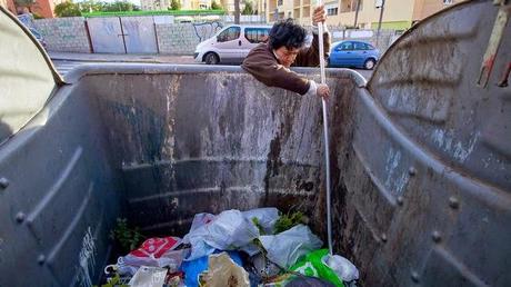 RENTA BÁSICA PARA LOS MÁS NECESITADOS. ¿AYUDARÍA A INCENTIVAR EL CONSUMO O SIMPLEMENTE AUMENTARÍA EL DÉFICIT PÚBLICO SIN ESTIMULAR EL EMPLEO?