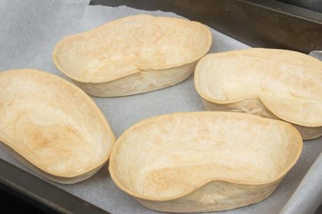 Barquitas crujientes de anchoas y pimientos asados