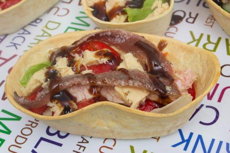 Barquitas crujientes de anchoas y pimientos asados