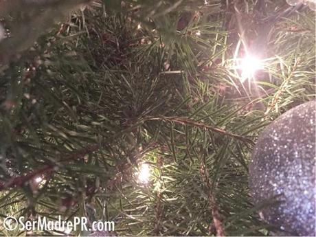 Protege a tus niños del árbol de Navidad