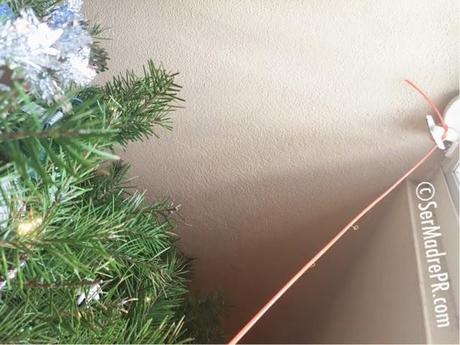 Protege a tus niños del árbol de Navidad