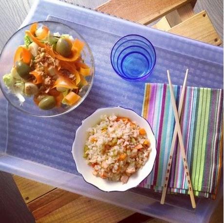 Arroz integral con salmón y verduras de temporada