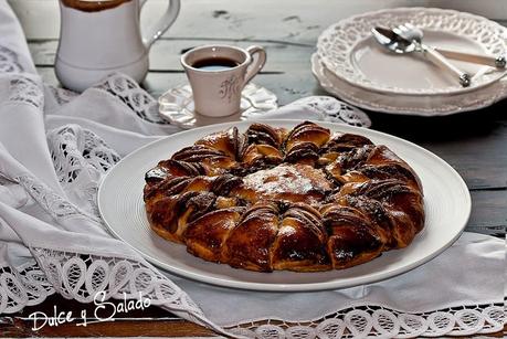 Estrella  de Brioche con Crema de Cacao y Mermelada de Frambuesas