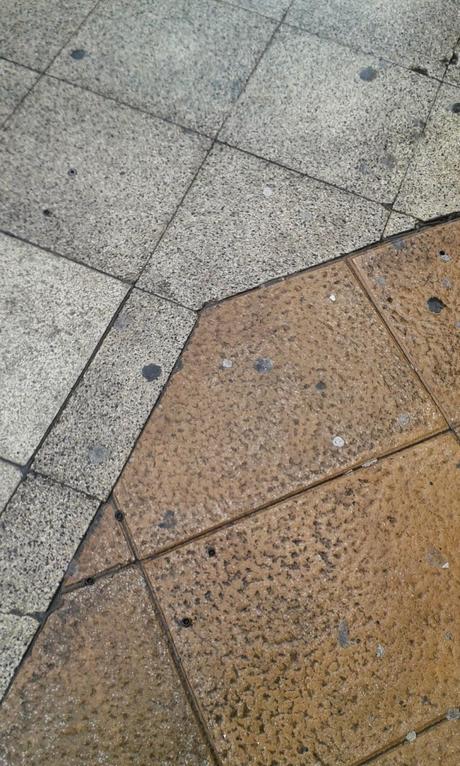 De baldosas-trampa y otras llovidas