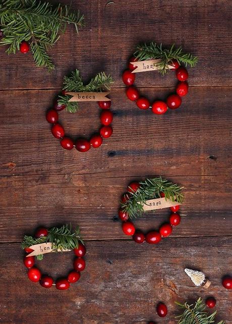 MESA DE NAVIDAD CON CORONITAS DE ARANDANOS