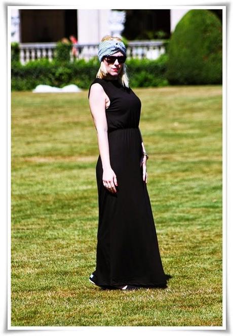 Nuestra bloguera de moda @Loqllevelarubia nos trae hoy… Simply Black