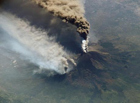 Etna eruption seen from the ISS in 2002