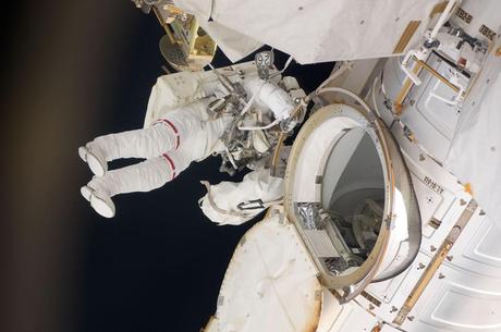 Astronaut Greg Chamitoff Completes the Mission's First EVA