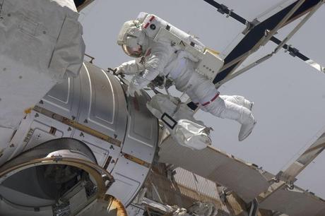 Gregory Chamitoff makes his way back to the hatch at the end the mission's first spacewalk at the ISS