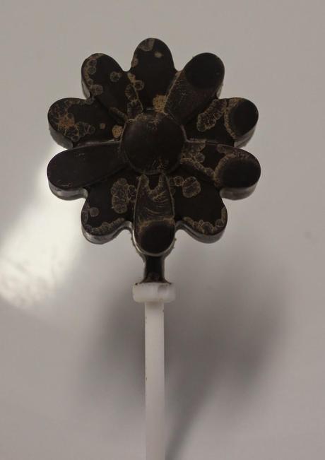 PIRULETAS DE ALGARROBA Y CHOCOLATE