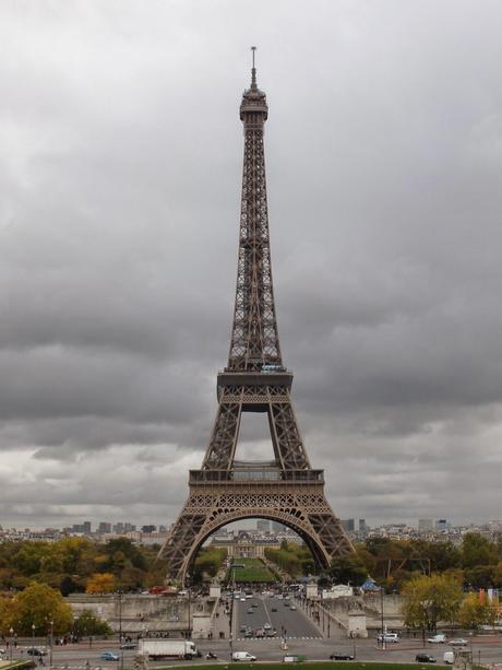 Torre Eiffel, París. Poseía en su inicio 300 metros de altura, y se ha prolongado posteriormente hasta los 324 metros con una antena.