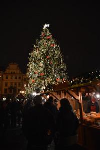 Puestos de venta debajo del arbol