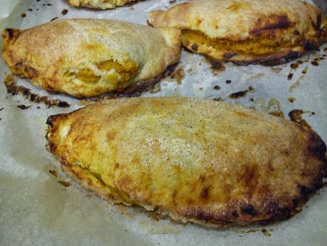 Empanadillas de calabaza (Pastissets de carabassa) - Spanish sweet pumpkin  pies -