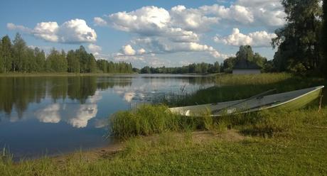 Lago tras el albergue de Korholan-Kartano