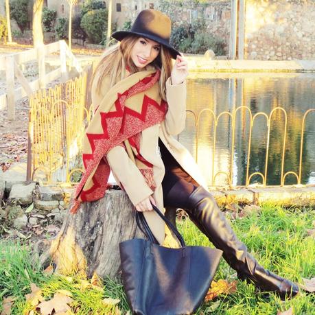 Sombrero fedora + poncho étnico