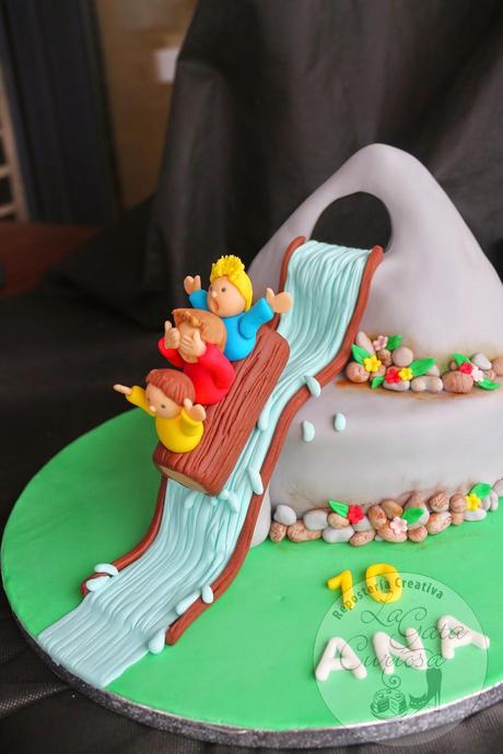 TARTA FONDANT TOBOGAN  DE AGUA PARA ANA