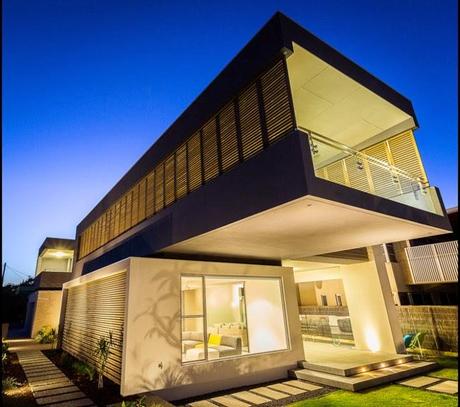 Diseno Australiano en un Vivienda sobre la Playa