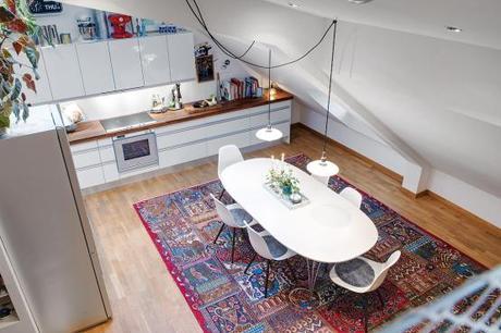 vigas en el techo ventanas tragaluces Paredes de ladrillo visto estilo nórdico escandinavo dúplex nórdico distribución decoración que mezcla decoración moderna nordica cocinas modernas cocinas blancas acero inoxidable blog estilo nórdico 