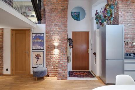 vigas en el techo ventanas tragaluces Paredes de ladrillo visto estilo nórdico escandinavo dúplex nórdico distribución decoración que mezcla decoración moderna nordica cocinas modernas cocinas blancas acero inoxidable blog estilo nórdico 