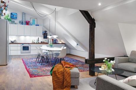 vigas en el techo ventanas tragaluces Paredes de ladrillo visto estilo nórdico escandinavo dúplex nórdico distribución decoración que mezcla decoración moderna nordica cocinas modernas cocinas blancas acero inoxidable blog estilo nórdico 