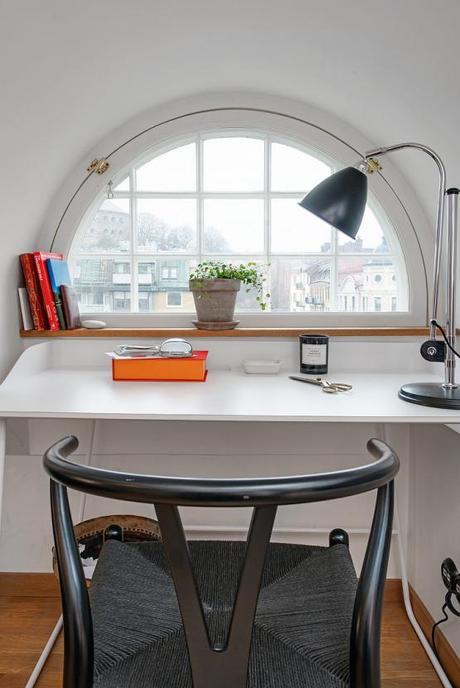 vigas en el techo ventanas tragaluces Paredes de ladrillo visto estilo nórdico escandinavo dúplex nórdico distribución decoración que mezcla decoración moderna nordica cocinas modernas cocinas blancas acero inoxidable blog estilo nórdico 