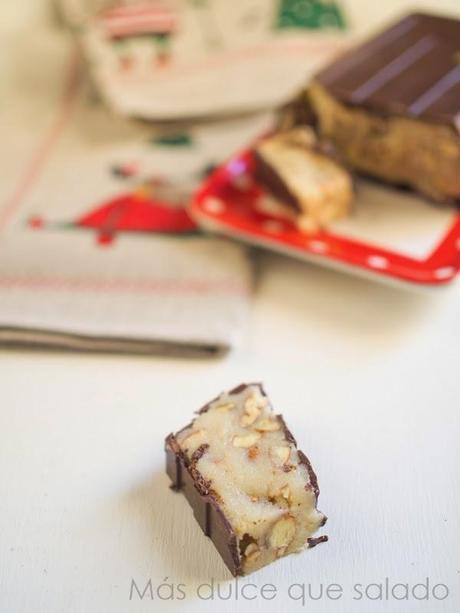Turrón de nata,nueces y chocolate