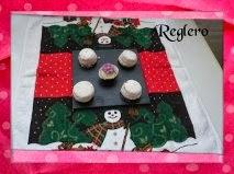 NEVADITOS MINI CON MEDIO BAÑO DE CHOCOLATE CON BOMBONES DE CHICHARRICOS CON CHOCOLATE BLANCO