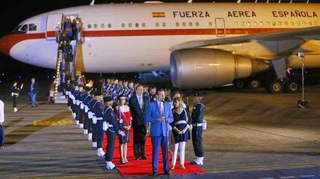 Felipe VI y el presidente Rajoy aterrizan en Veracruz.