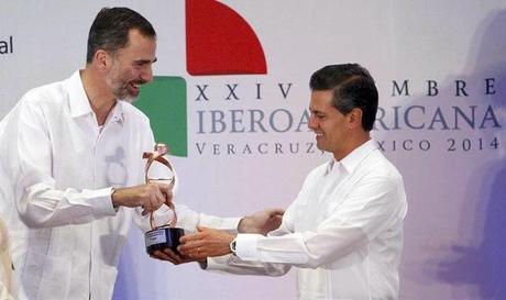 Felipe VI y el presidente Rajoy aterrizan en Veracruz.