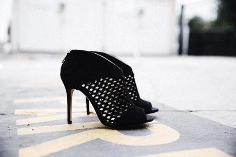 Karen_Millen-Chrismas_Wishlist-Collage_Vintage-Leather_Skirt-Burgundy_Bag-Silver_Blazer-Outfit-Street_Style-9Karen_Millen-Chrismas_Wishlist-Collage_Vintage-Leather_Skirt-Burgundy_Bag-Silver_Blazer-Outfit-Street_Style-