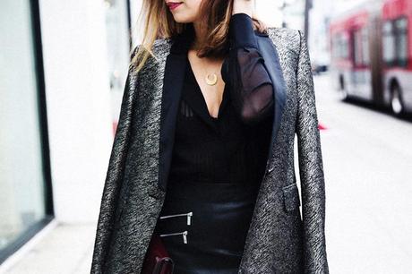 Karen_Millen-Chrismas_Wishlist-Collage_Vintage-Leather_Skirt-Burgundy_Bag-Silver_Blazer-Outfit-Street_Style-25Karen_Millen-Chrismas_Wishlist-Collage_Vintage-Leather_Skirt-Burgundy_Bag-Silver_Blazer-Outfit-Street_Style-