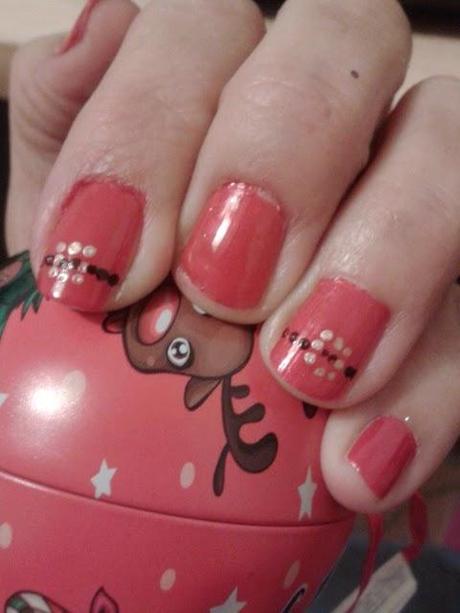 Manicura Roja con Puntos