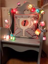 6 ideas para decorar con luces de navidad tu dormitorio