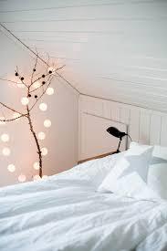 6 ideas para decorar con luces de navidad tu dormitorio