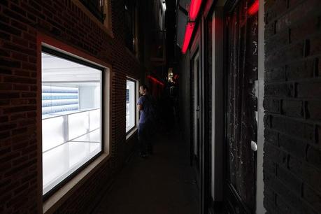 Un espacio y diseño blanco en pleno barrio rojo de Amsterdam