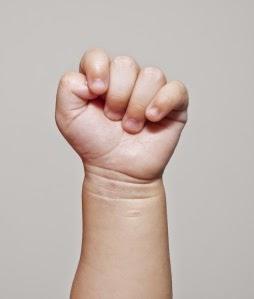 Reflejo de Moro -  Un reflejo impresciendible en el bebé pero muy molesto en edad infantil o adulta