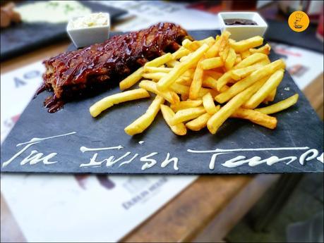 Costillar bañado en barbacoa en The Irish Temple Moratalaz Madrid