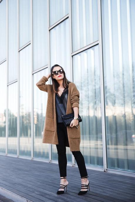 MAXI CARDIGAN Maxi_Cardigan-Lace_Leather_Top-Bucklets_Shoes-Skinny_Jeans-Outfit-Street_Style-20