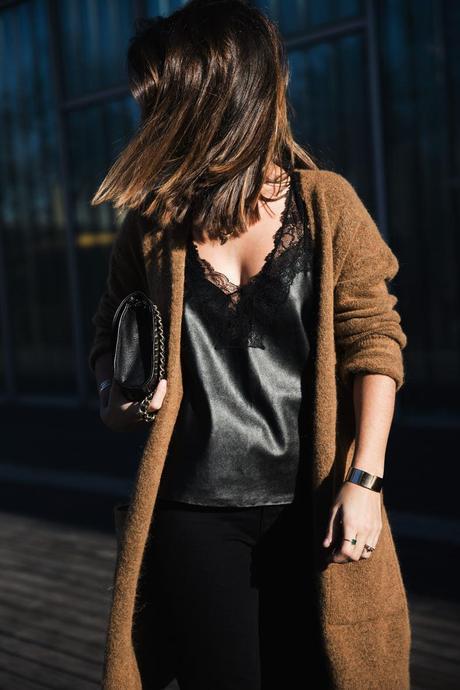 MAXI CARDIGAN Maxi_Cardigan-Lace_Leather_Top-Bucklets_Shoes-Skinny_Jeans-Outfit-Street_Style-2