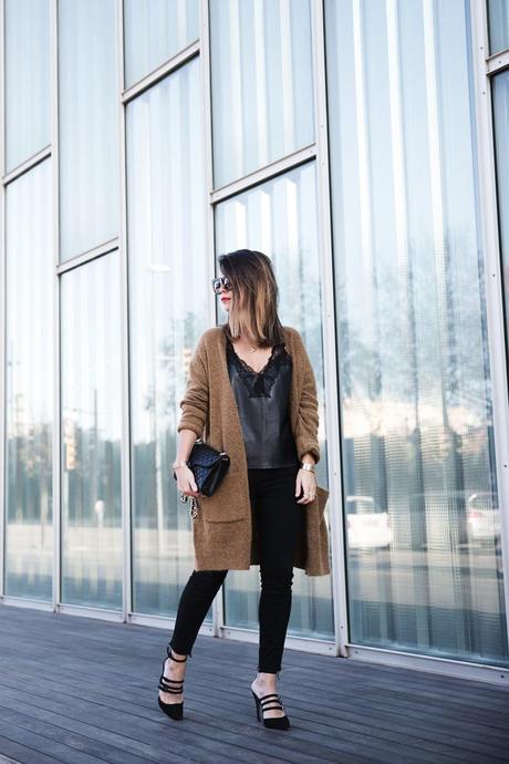 MAXI CARDIGAN Maxi_Cardigan-Lace_Leather_Top-Bucklets_Shoes-Skinny_Jeans-Outfit-Street_Style-15