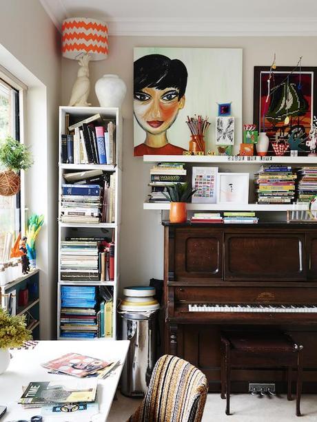 Coleccionando color y piezas retro. Una decoración para el caos