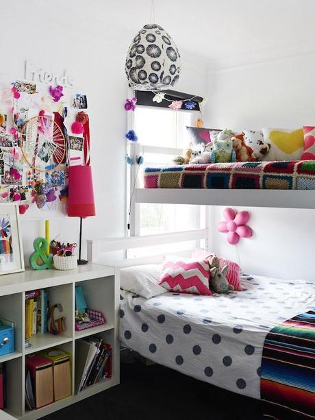 Coleccionando color y piezas retro. Una decoración para el caos