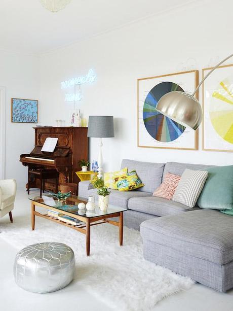 Coleccionando color y piezas retro. Una decoración para el caos