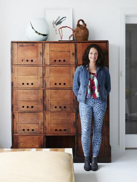 Coleccionando color y piezas retro. Una decoración para el caos