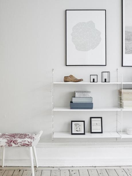 Piso nórdico pequeño y de 2ª mano pero elegante sillas 7 arne jacobsen renovar con pintura muebles de diseño estilo nórdico escandinavo decoración pisos viejos decoración pisos pequeños decoración piso segunda mano decoración en blanco cocina blanca nórdica blog decoración nórdica